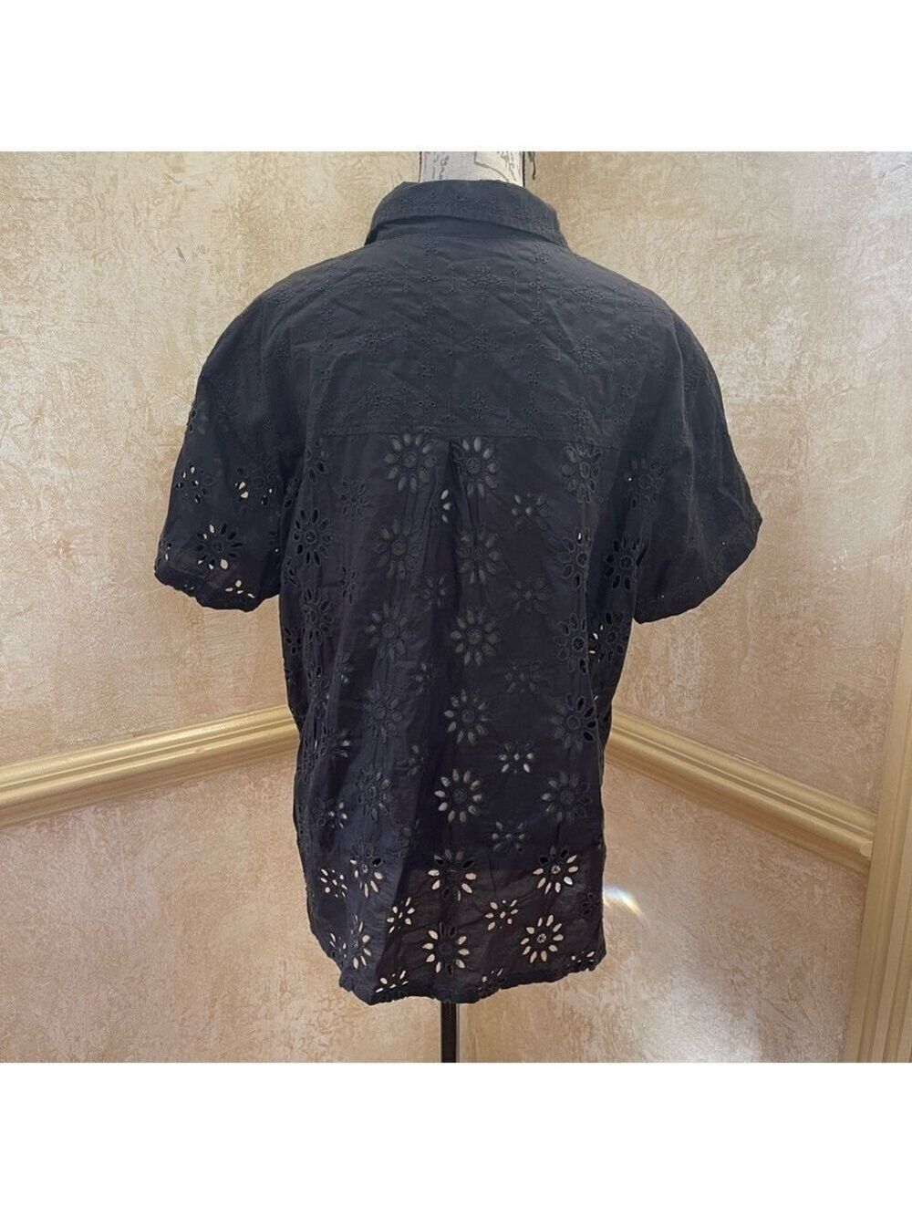 American Eagle Outfitters women’s black eyelet 100% cotton button down top Sz L - Picture 6 of 11